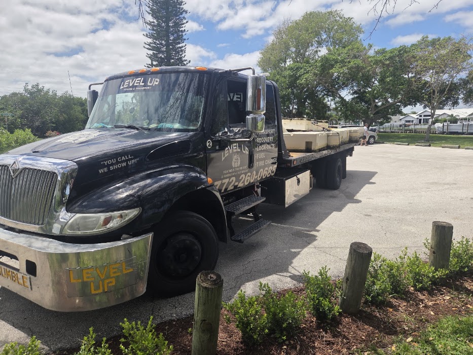 Level Up Towing & Transporting Recovery towing company near Stuart