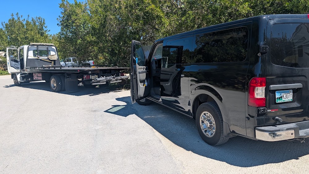 Paradise Towing & Salvage towing company near Marathon
