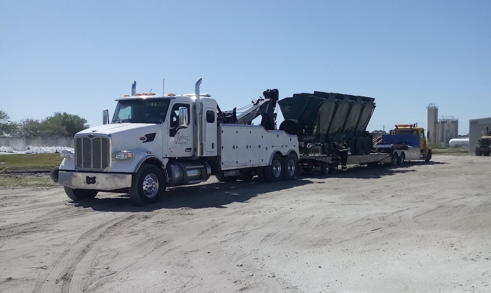 Artistic Towing & Repair Inc towing company near Sebring
