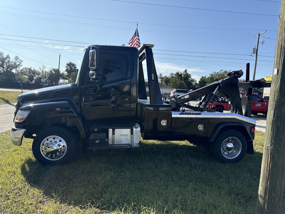 City Wrecker & Towing LLC towing company near Clearwater