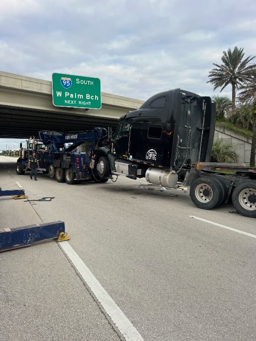 Firehouse Towing towing company near Sebastian