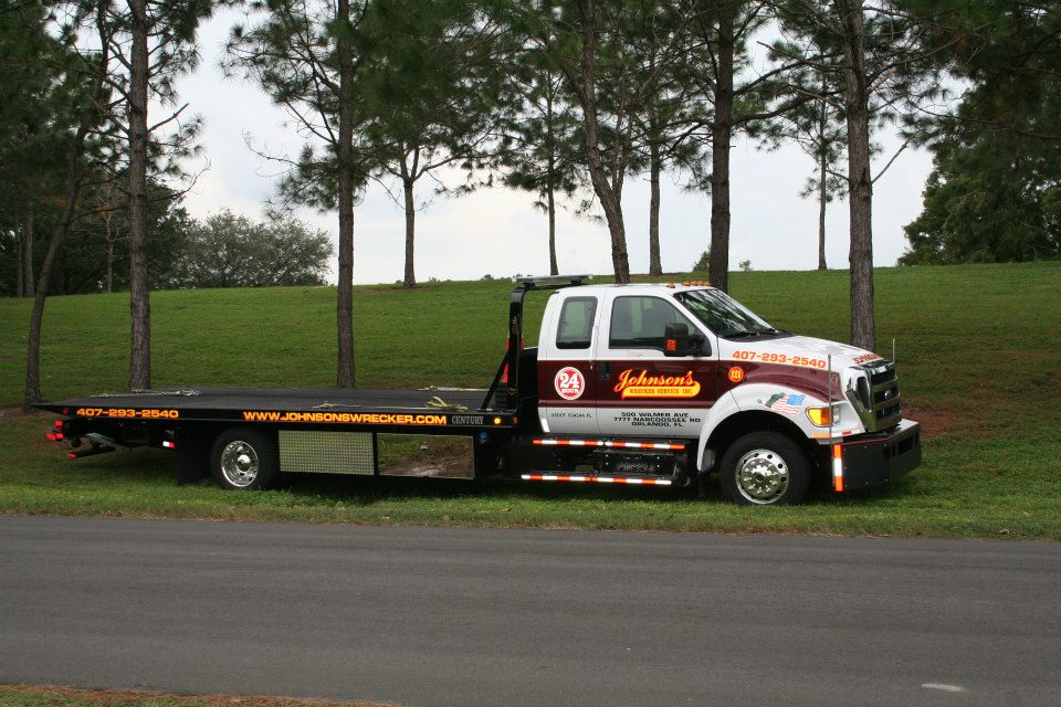 Johnson's Wrecker Service Cars, Heavy Duty and Semi Truck Towing