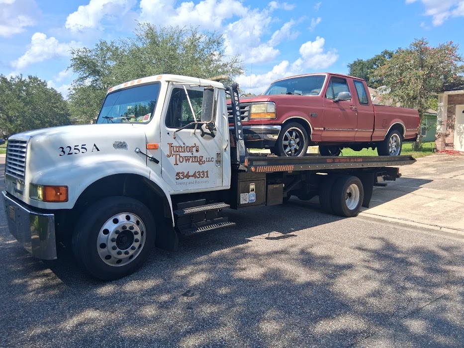 Junior's Towing LLC