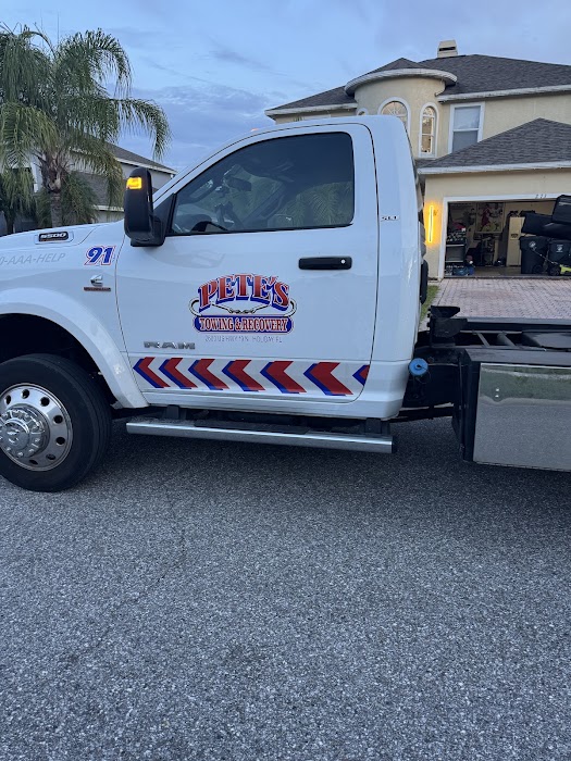 Pete's Towing towing company near Holiday