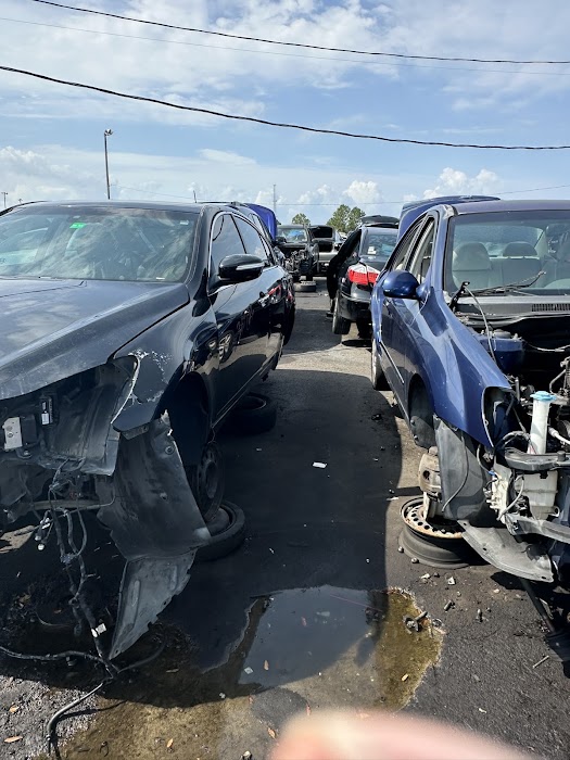 Superior Junk Car Buyers towing company near Lady Lake