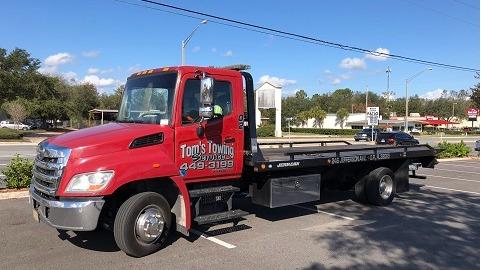 Tom's Towing Service towing company near Orange Park