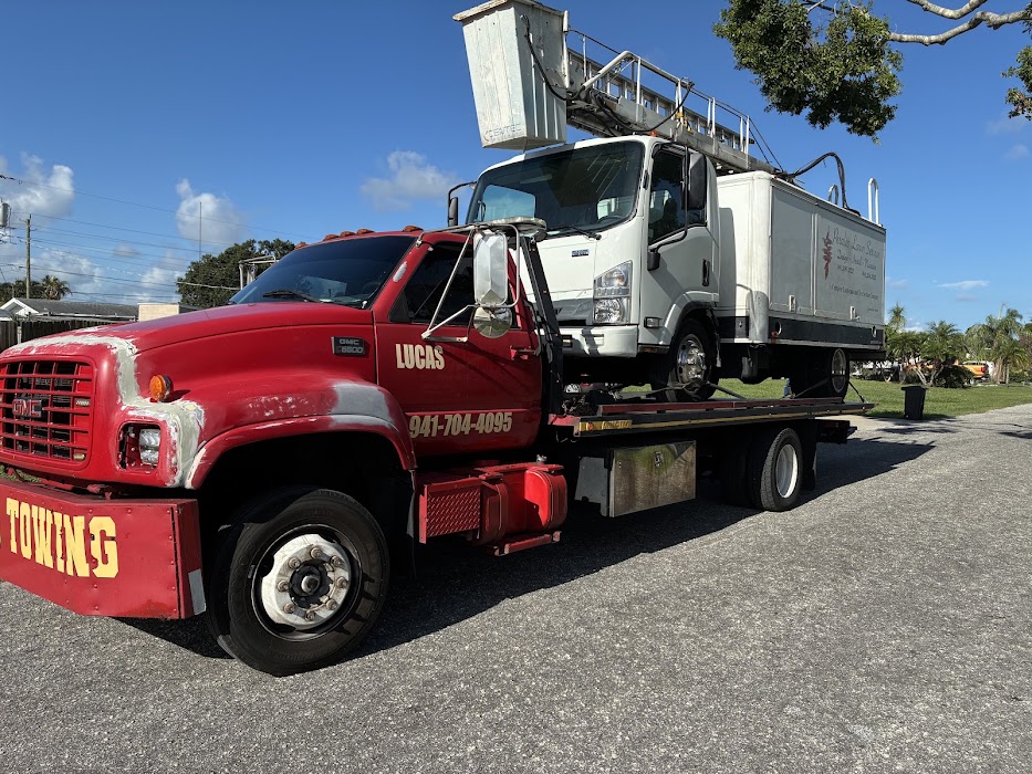 Lucas Towing Services Bradenton/Sarasota towing company near South Bradenton